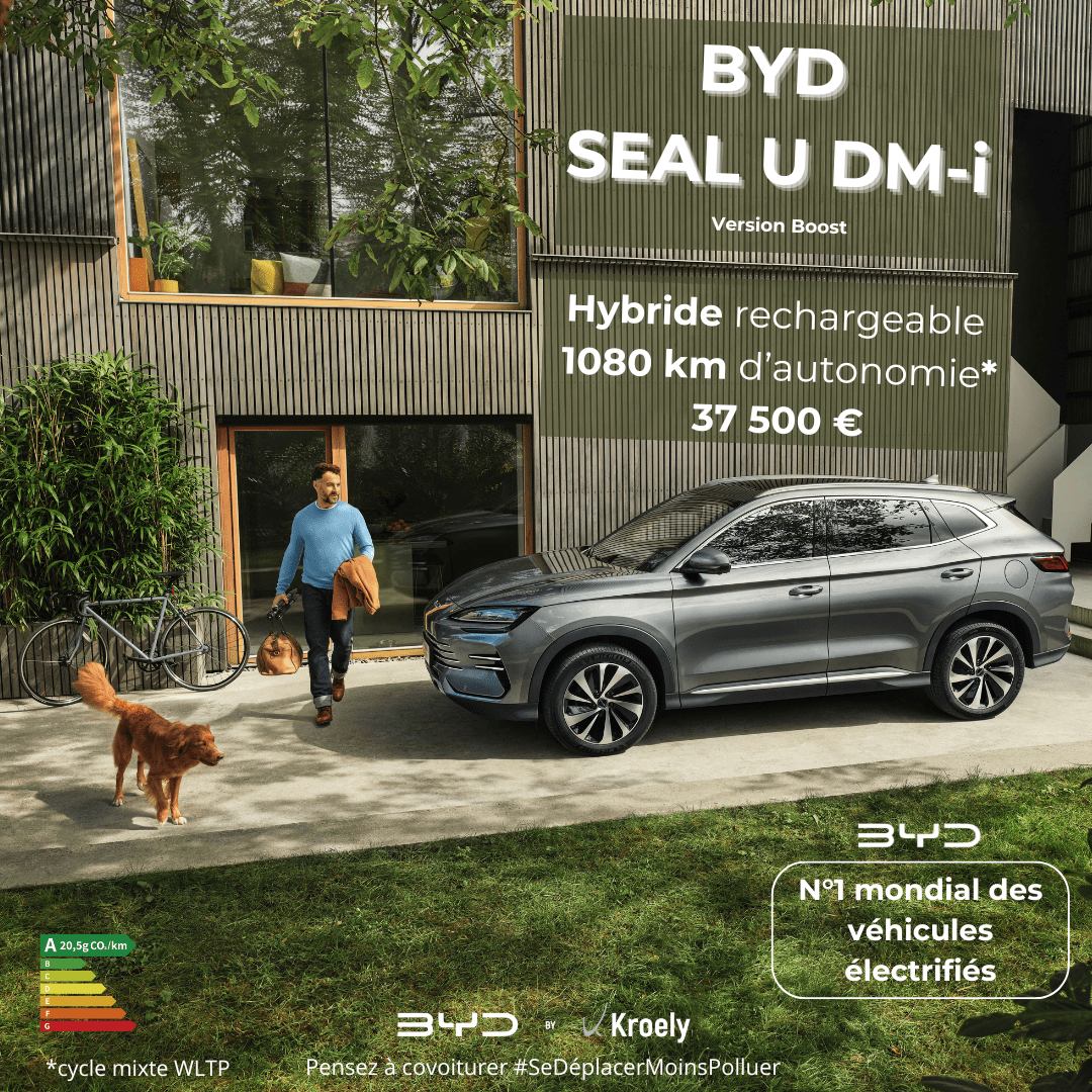 Homme avec son chien s'apprêtant à entrer dans son BYD Seal U